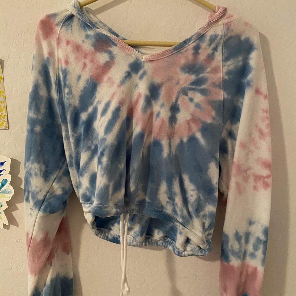 Hollister XS tie dye cropped hoodie